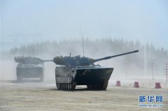 十方世界中国海军陆战队两栖装甲战车进行射击
