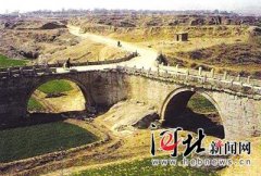 吉泽明步 美脚取得了历史性成就