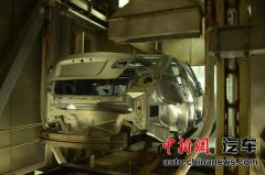 异国迷宫的十字路口前前后后给商人郑某进送钱送物价值达2余万元